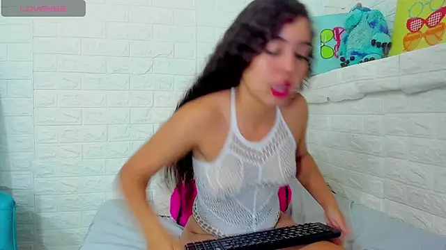 Snapshot of arielsweeth chatting on 10/18/25, 05:43 arielsweeth online show from 10/18/25, 05:43