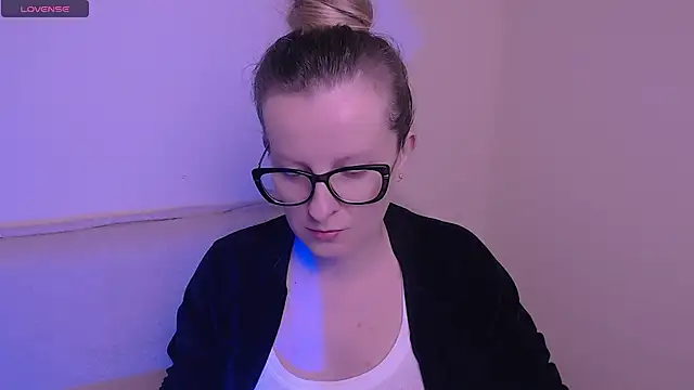 AllaLeomz online show from 11/07/25, 08:25