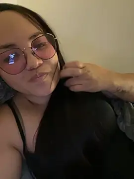 Snapshot of antoniamiller69 chatting on 11/07/25, 02:33 antoniamiller69 online show from 11/07/25, 02:33