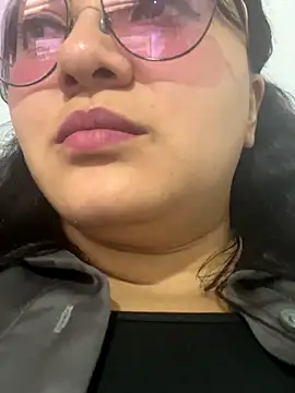 Snapshot of antoniamiller69 chatting on 11/08/25, 09:13 antoniamiller69 online show from 11/08/25, 09:13