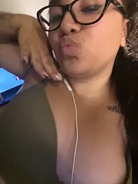 Snapshot of antoniamiller69 chatting on 11/14/25, 01:59 antoniamiller69 online show from 11/14/25, 01:59