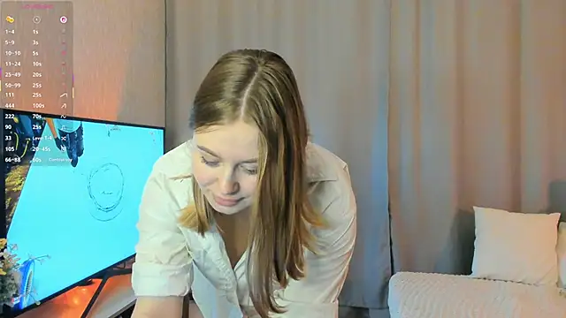 Snapshot of StarlitMuse chatting on 11/08/25, 02:45 StarlitMuse online show from 11/08/25, 02:45