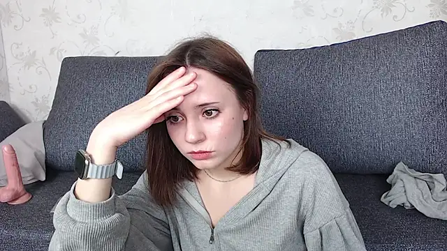 Snapshot of evaa_here_ chatting on 04/01/26, 08:37 evaa here online show from 04/01/26, 08:37