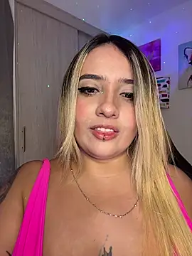 Snapshot of _Ninasanz chatting on 04/18/26, 03:32 Ninasanz online show from 04/18/26, 03:32