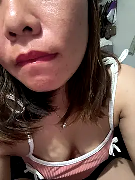 Snapshot of panda-bae chatting on 11/10/25, 12:04 panda-bae online show from 11/10/25, 12:04