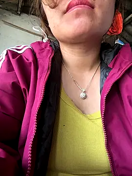 Snapshot of panda-bae chatting on 11/13/25, 05:28 panda-bae online show from 11/13/25, 05:28