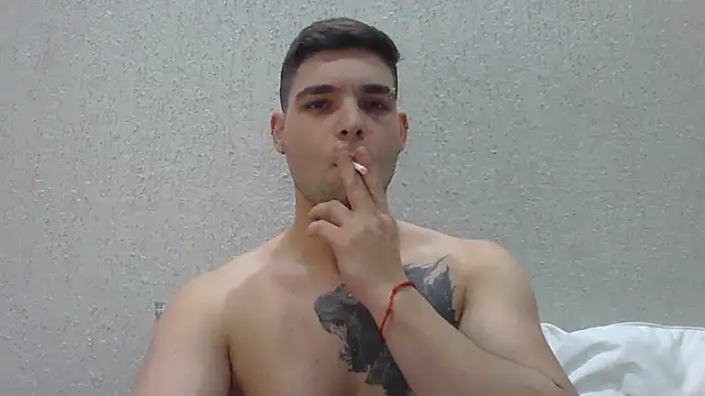 Snapshot of Zure-xxx chatting on 06/24/26, 12:31 Zure-xxx online show from 06/24/26, 12:31