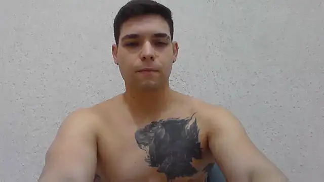 Snapshot of Zure-xxx chatting on 07/12/26, 10:45 Zure-xxx online show from 07/12/26, 10:45