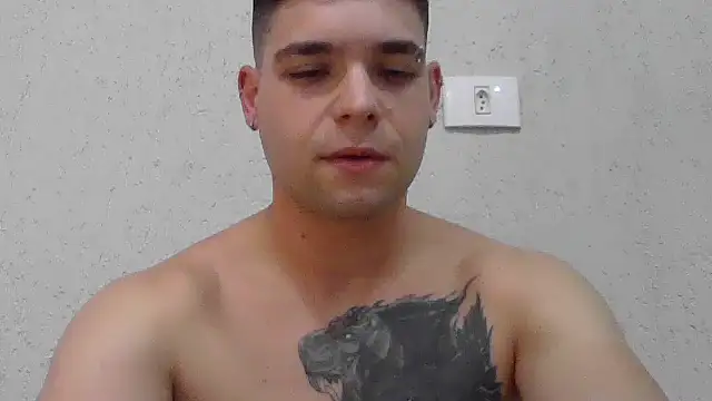 Snapshot of Zure-xxx chatting on 07/27/26, 02:29 Zure-xxx online show from 07/27/26, 02:29
