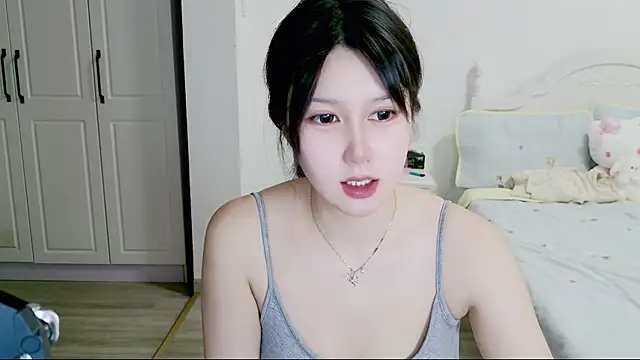 Snapshot of The_icy_moon chatting on 06/08/26, 12:27 The icy moon online show from 06/08/26, 12:27