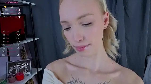 Snapshot of Grace_Glend chatting on 11/20/25, 03:45 Grace Glend online show from 11/20/25, 03:45