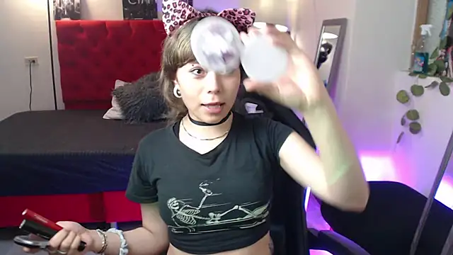 Snapshot of Insomniia_ chatting on 10/24/25, 01:07 Insomniia  online show from 10/24/25, 01:07