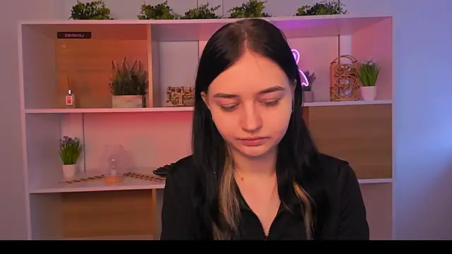 Snapshot of miki_ti chatting on 10/25/25, 08:33 miki ti online show from 10/25/25, 08:33