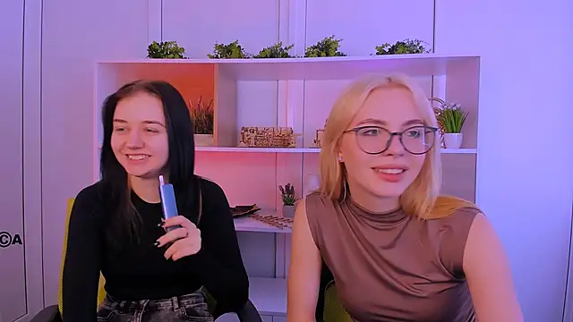 Snapshot of miki_ti chatting on 10/26/25, 09:04 miki ti online show from 10/26/25, 09:04