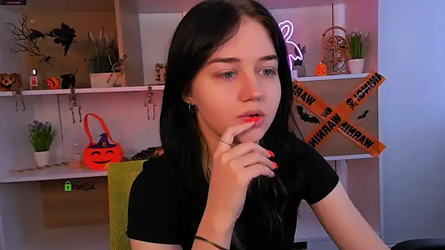 Snapshot of miki_ti chatting on 10/30/25, 09:22 miki ti online show from 10/30/25, 09:22