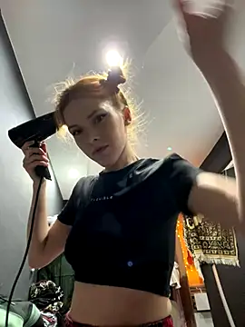 Snapshot of -bestie- chatting on 10/26/25, 06:03 -bestie- online show from 10/26/25, 06:03