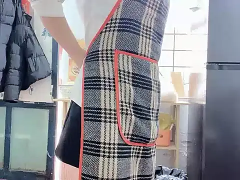 hilovely211 online show from 12/15/25, 02:49