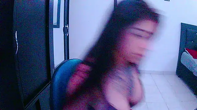 Snapshot of adri_gomez1 chatting on 10/26/25, 06:52 adri gomez1 online show from 10/26/25, 06:52