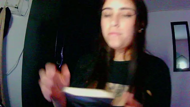 Snapshot of adri_gomez1 chatting on 11/13/25, 04:50 adri gomez1 online show from 11/13/25, 04:50