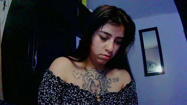 Snapshot of adri_gomez1 chatting on 11/21/25, 07:29 adri gomez1 online show from 11/21/25, 07:29