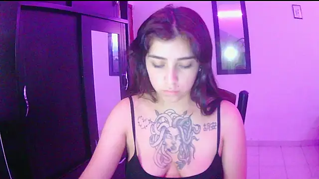 Snapshot of adri_gomez1 chatting on 11/29/25, 08:45 adri gomez1 online show from 11/29/25, 08:45