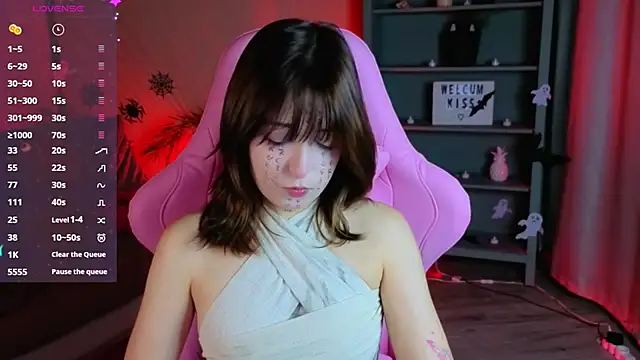 Snapshot of Soffi_Toffi chatting on 10/31/25, 10:38 Soffi Toffi online show from 10/31/25, 10:38