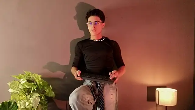 Aaron Eze online show from 11/26/25, 01:28