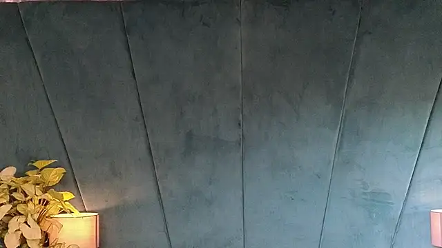 Aaron Eze online show from 11/30/25, 01:04