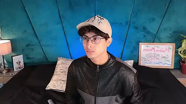 Aaron Eze online show from 05/11/26, 01:06