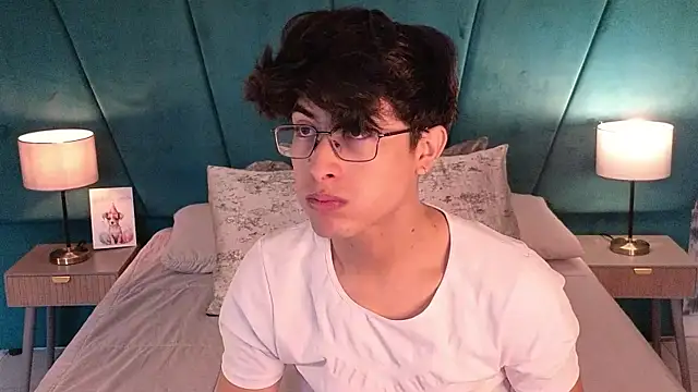 Aaron Eze online show from 05/20/26, 01:06