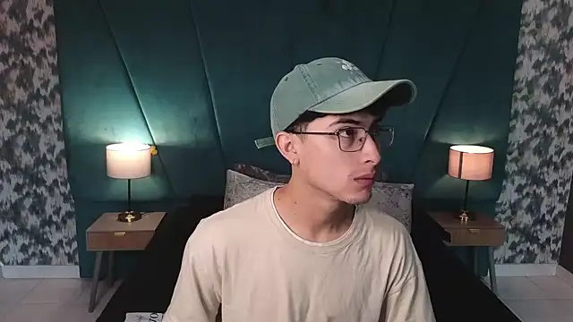 Aaron Eze online show from 06/12/26, 12:26