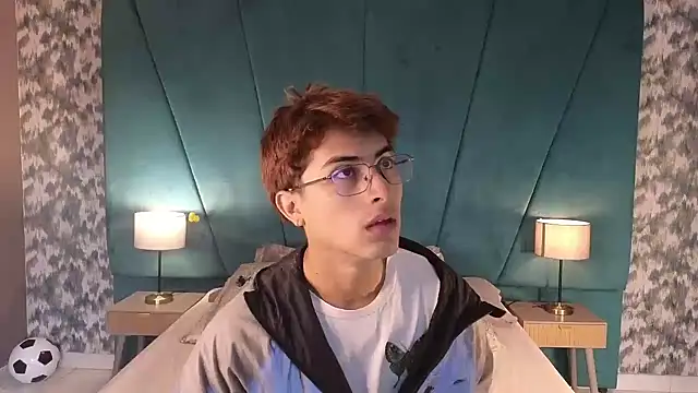 Aaron Eze online show from 07/12/26, 12:07