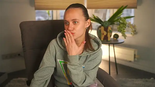 Snapshot of SageRodocker chatting on 10/19/25, 03:18 SageRodocker online show from 10/19/25, 03:18