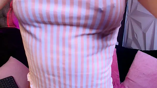 Snapshot of LiliBundy chatting on 11/19/25, 05:07 LiliBundy online show from 11/19/25, 05:07