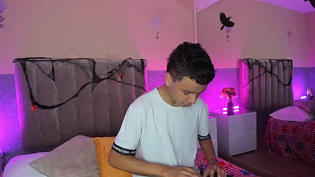 Xavier Fox    online show from 10/18/25, 03:31