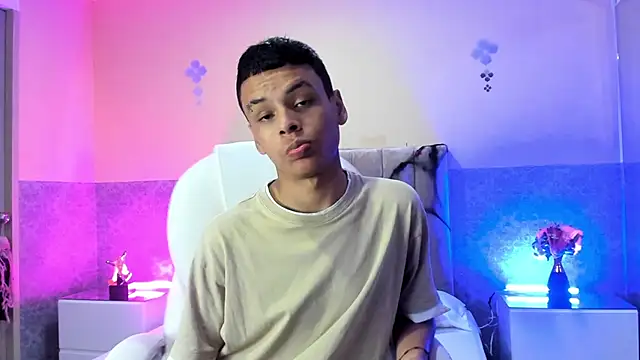 Xavier Fox    online show from 10/21/25, 04:24