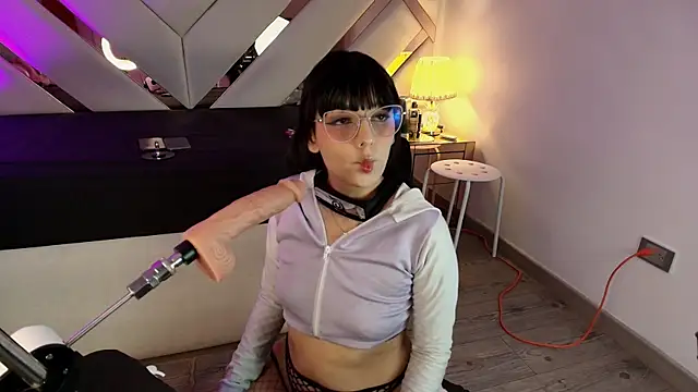 michelle cutee  online show from 06/28/26, 08:15