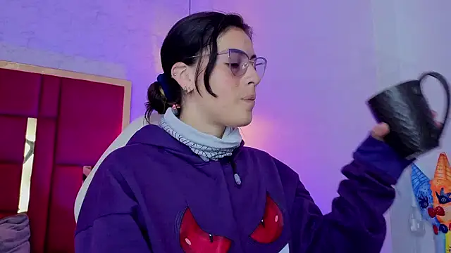moon winy online show from 06/12/26, 11:42