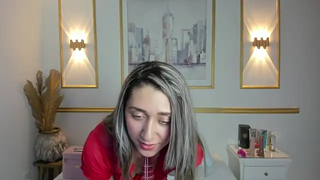 Snapshot of karlyy_ chatting on 10/29/25, 07:15 karlyy online show from 10/29/25, 07:15