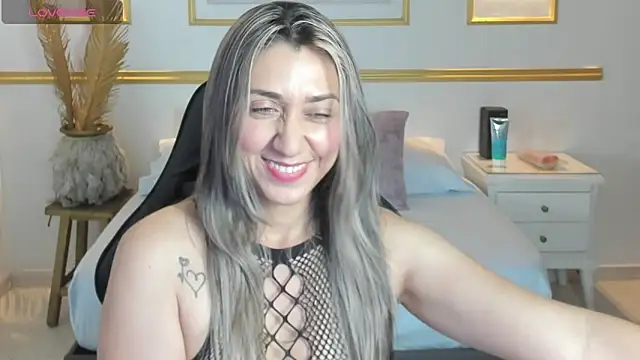 Snapshot of karlyy_ chatting on 11/11/25, 07:25 karlyy online show from 11/11/25, 07:25