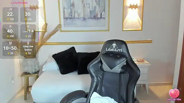 Snapshot of karlyy_ chatting on 11/27/25, 07:16 karlyy online show from 11/27/25, 07:16