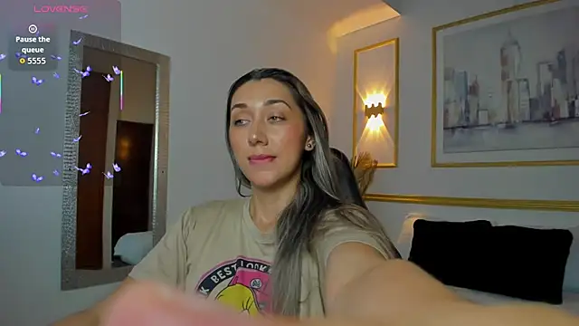 Snapshot of karlyy_ chatting on 12/05/25, 07:43 karlyy online show from 12/05/25, 07:43