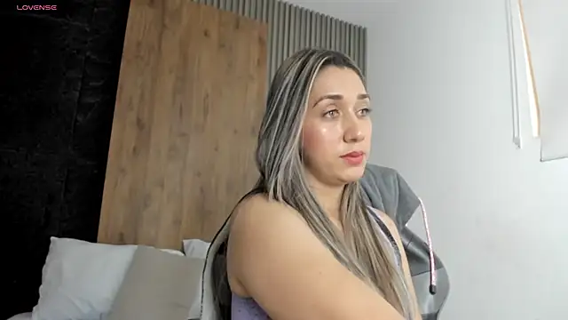 Snapshot of karlyy_ chatting on 12/15/25, 12:09 karlyy online show from 12/15/25, 12:09