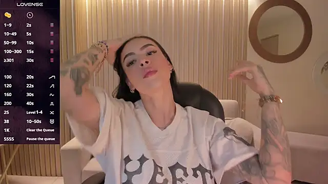 ChristineFord  online show from 12/14/25, 10:58