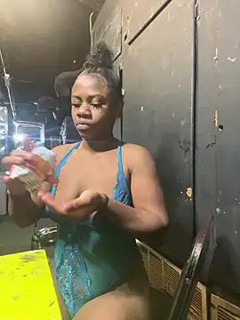 Snapshot of miiyagoods chatting on 12/17/25, 01:33 miiyagoods online show from 12/17/25, 01:33