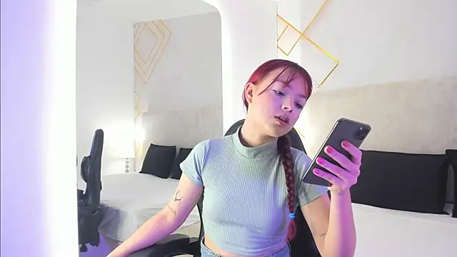 Snapshot of Martinaa_Garcia chatting on 12/02/25, 07:42 Martinaa Garcia online show from 12/02/25, 07:42