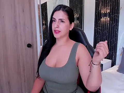 Snapshot of chloe_toms chatting on 10/25/25, 06:35 chloe toms online show from 10/25/25, 06:35