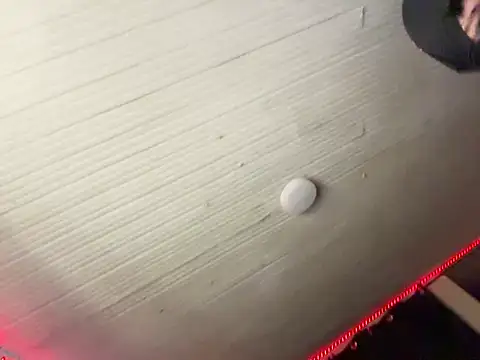 Snapshot of kenhins chatting on 10/25/25, 07:05 kenhins online show from 10/25/25, 07:05