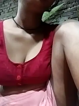 Snapshot of Hot_Lilly02 chatting on 10/17/25, 11:40 Hot Lilly02 online show from 10/17/25, 11:40