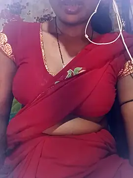 Snapshot of Hot_Lilly02 chatting on 11/08/25, 04:34 Hot Lilly02 online show from 11/08/25, 04:34